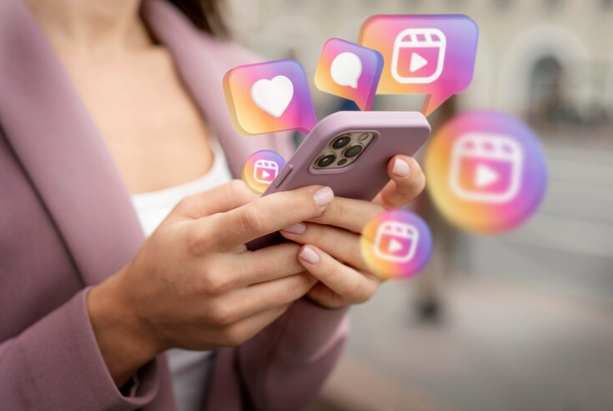 Domine o marketing digital no Instagram com estratégias excelentes, desde a construção de uma identidade visual até a utilização eficaz de anúncios pagos.